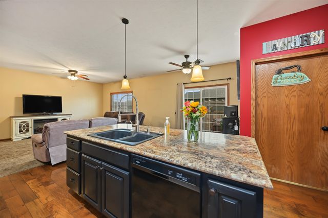 2872 Melanie Ln, Salina, KS 67401