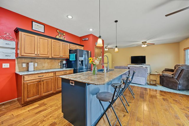 2872 Melanie Ln, Salina, KS 67401
