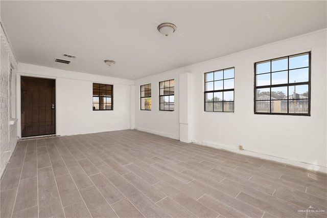 948 S Mike Chapa Avenue, La Villa, TX 78562