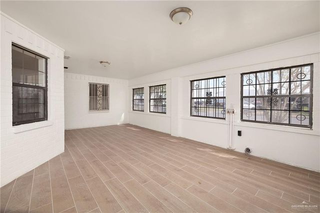 948 S Mike Chapa Avenue, La Villa, TX 78562