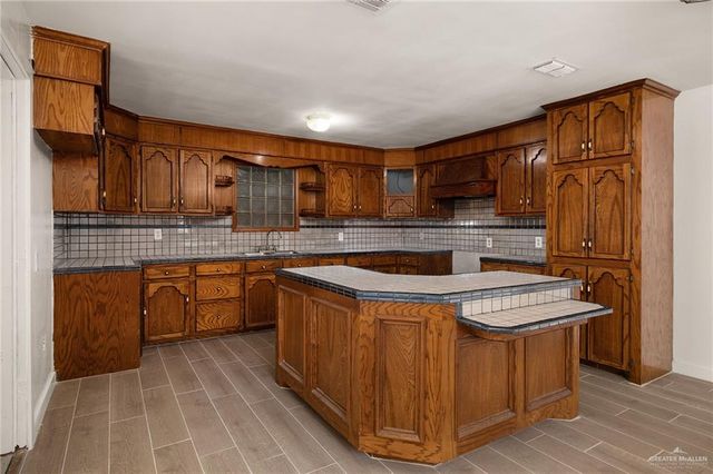 948 S Mike Chapa Avenue, La Villa, TX 78562