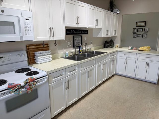 3210 CAMBRIDGE AVENUE, Bradenton, FL 34207