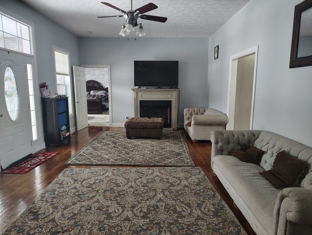 256 Froedge Dr, Lafayette, TN 37083