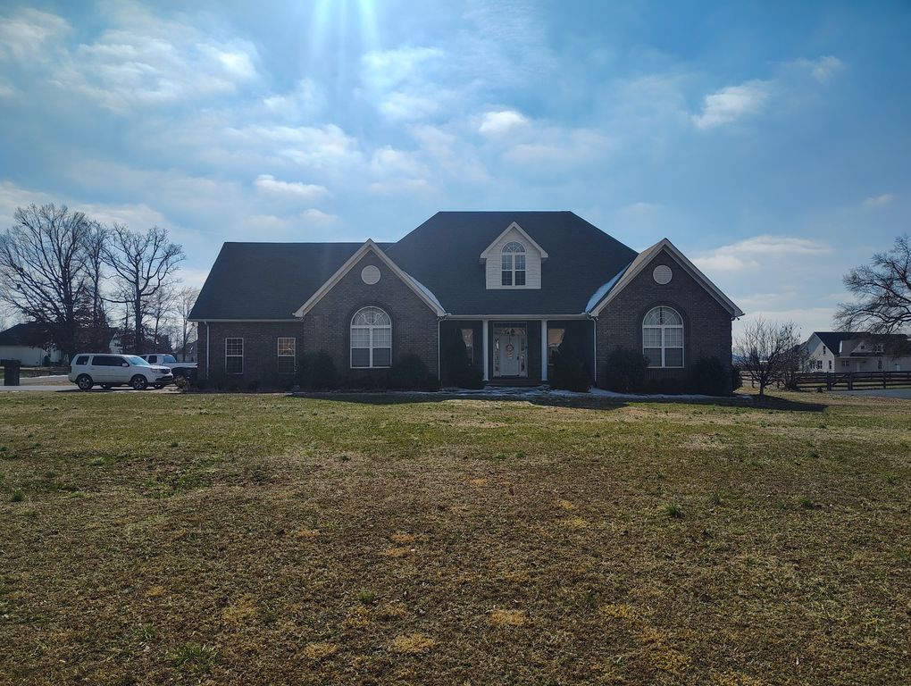 256 Froedge Dr, Lafayette, TN 37083