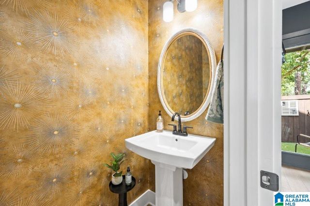 1688 THATCHAM LANE, Hoover, AL 35244