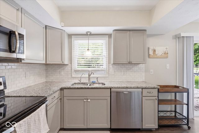 416 Macy Way, Greenwood, IN 46142