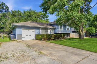 100 SW Alderson Place, Lee's Summit, MO 64063