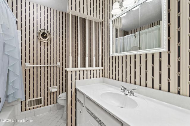 3334 Eastside Dr, Louisville, KY 40220