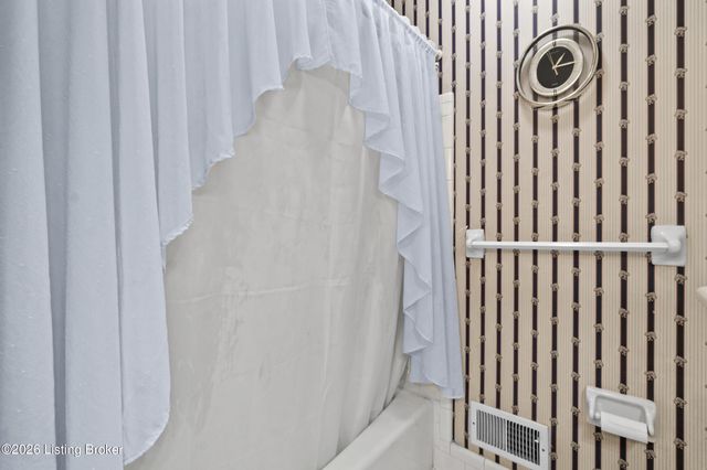 3334 Eastside Dr, Louisville, KY 40220