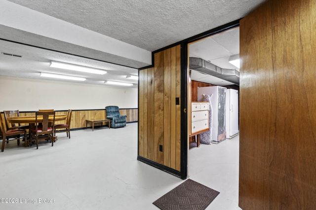 3334 Eastside Dr, Louisville, KY 40220