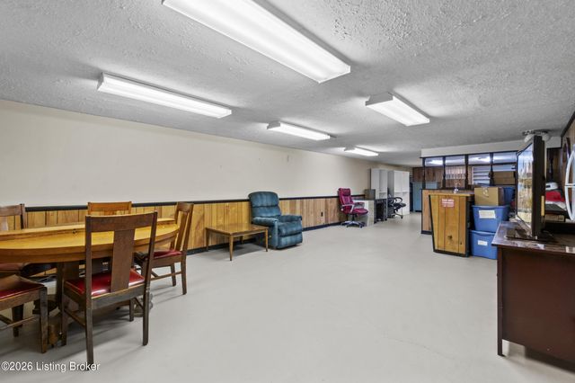 3334 Eastside Dr, Louisville, KY 40220