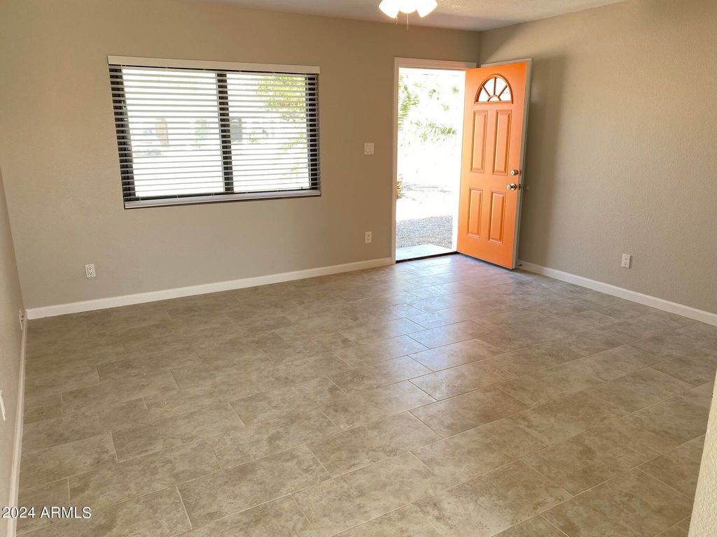 Image 2 of property listing at 933 E HARRY Street, Tempe, AZ 85288