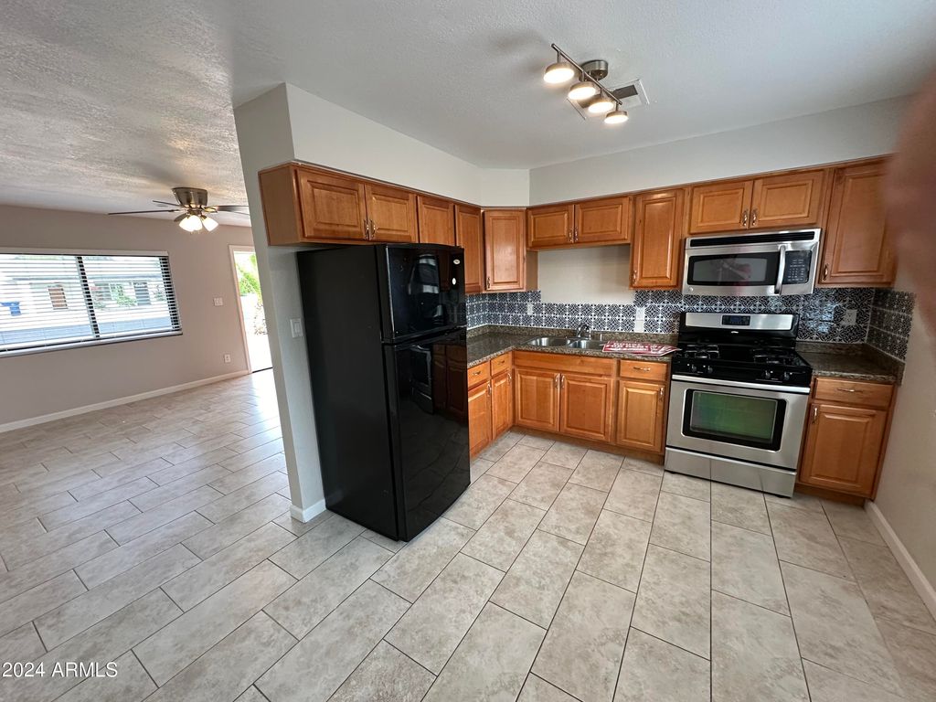 Image 3 of property listing at 933 E HARRY Street, Tempe, AZ 85288