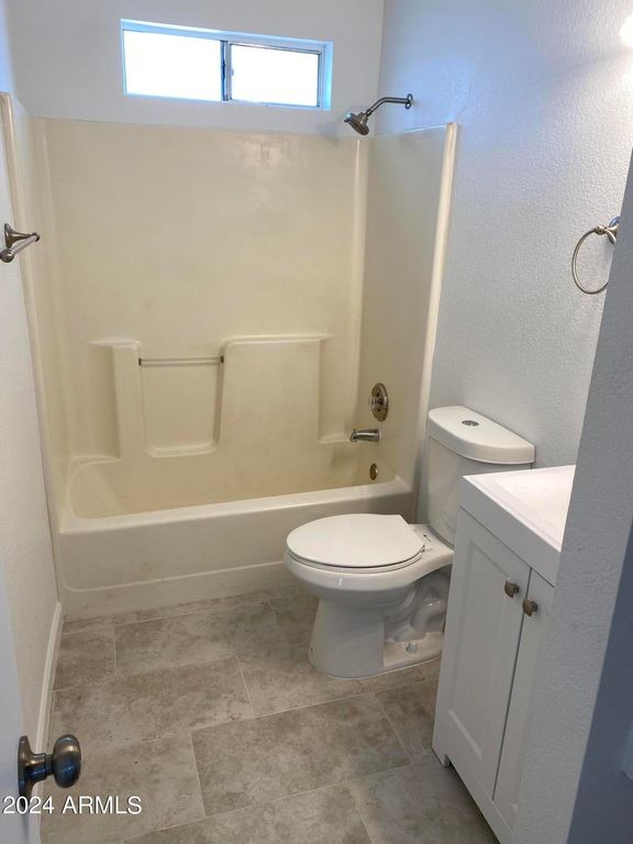 Image 5 of property listing at 933 E HARRY Street, Tempe, AZ 85288