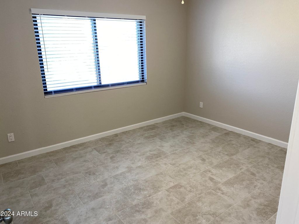 Image 6 of property listing at 933 E HARRY Street, Tempe, AZ 85288