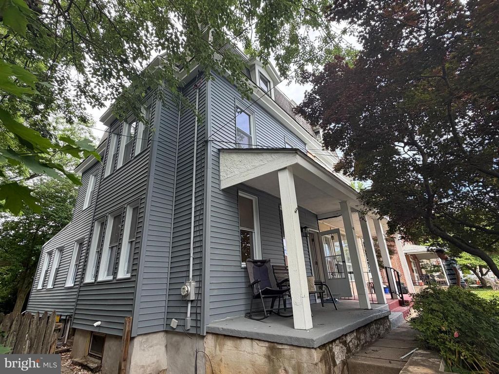 48 N SYCAMORE AVE, Clifton Heights, PA 19018