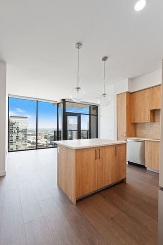 1212 Demonbreun St Apt 909, Nashville, TN 37203