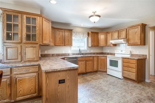 987 W Martin Avenue, Amherst, OH 44001