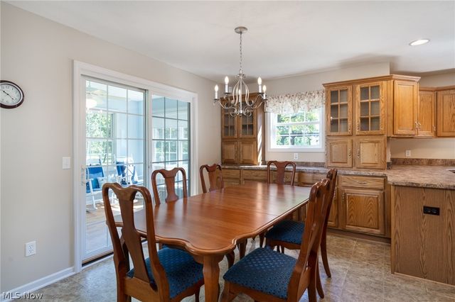 987 W Martin Avenue, Amherst, OH 44001
