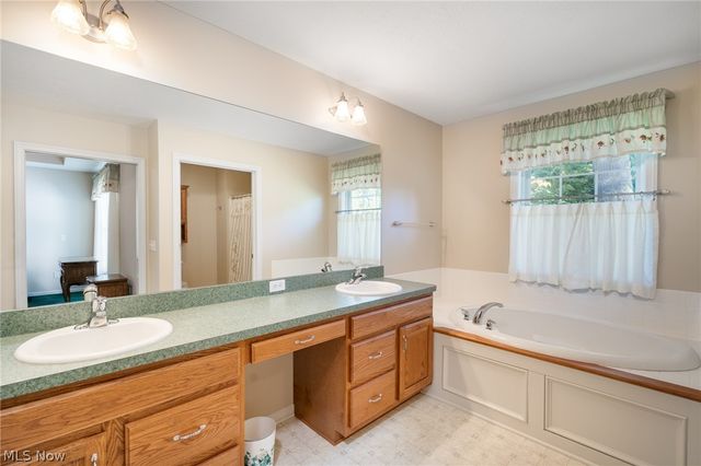 987 W Martin Avenue, Amherst, OH 44001