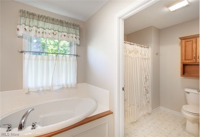 987 W Martin Avenue, Amherst, OH 44001