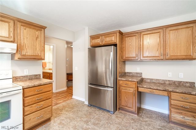 987 W Martin Avenue, Amherst, OH 44001