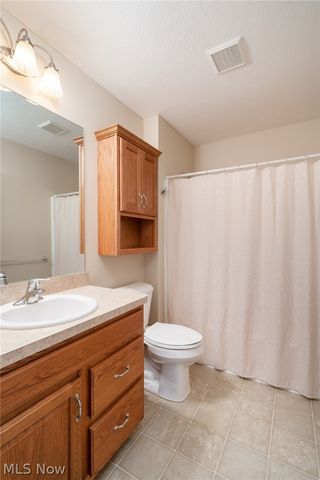 987 W Martin Avenue, Amherst, OH 44001