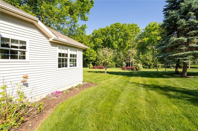 987 W Martin Avenue, Amherst, OH 44001