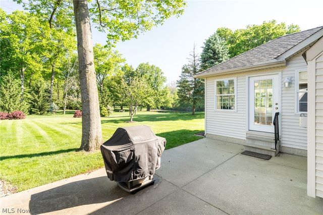 987 W Martin Avenue, Amherst, OH 44001
