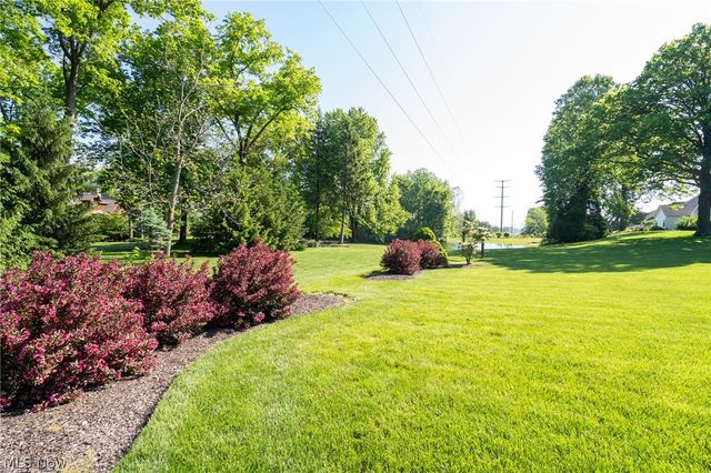 987 W Martin Avenue, Amherst, OH 44001