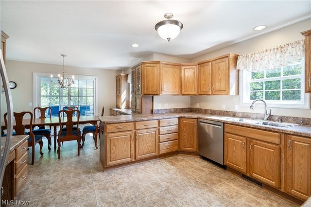 987 W Martin Avenue, Amherst, OH 44001