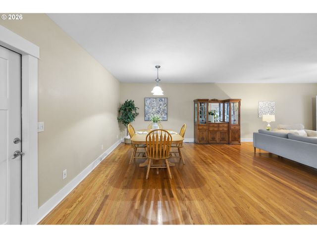 937 Ne Queens Ln, Hillsboro, OR 97124