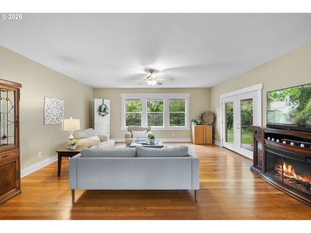 937 Ne Queens Ln, Hillsboro, OR 97124