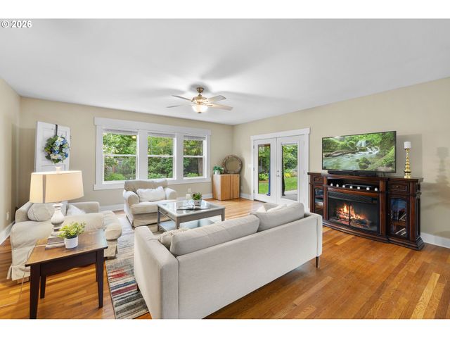 937 Ne Queens Ln, Hillsboro, OR 97124