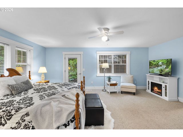 937 Ne Queens Ln, Hillsboro, OR 97124