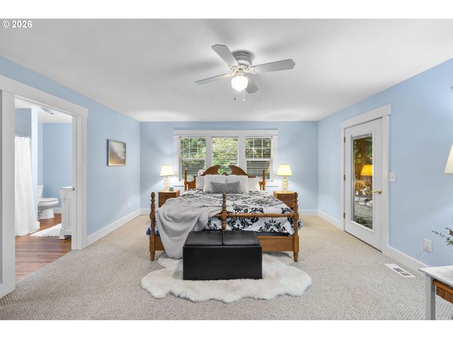 937 Ne Queens Ln, Hillsboro, OR 97124