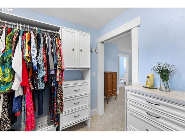 937 Ne Queens Ln, Hillsboro, OR 97124
