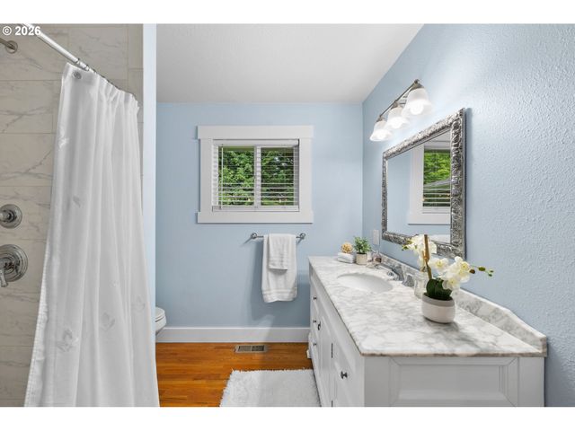 937 Ne Queens Ln, Hillsboro, OR 97124