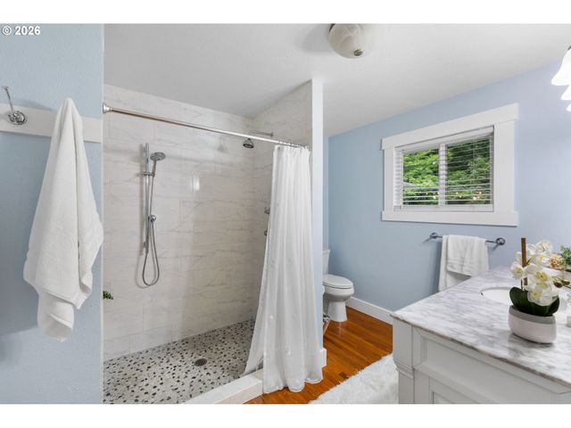 937 Ne Queens Ln, Hillsboro, OR 97124