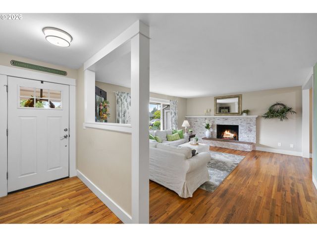 937 Ne Queens Ln, Hillsboro, OR 97124
