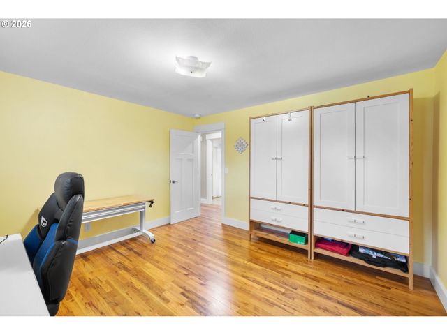 937 Ne Queens Ln, Hillsboro, OR 97124