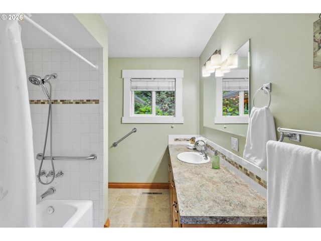 937 Ne Queens Ln, Hillsboro, OR 97124