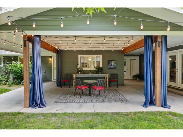 937 Ne Queens Ln, Hillsboro, OR 97124