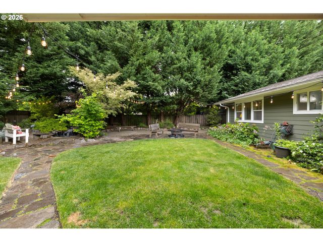 937 Ne Queens Ln, Hillsboro, OR 97124