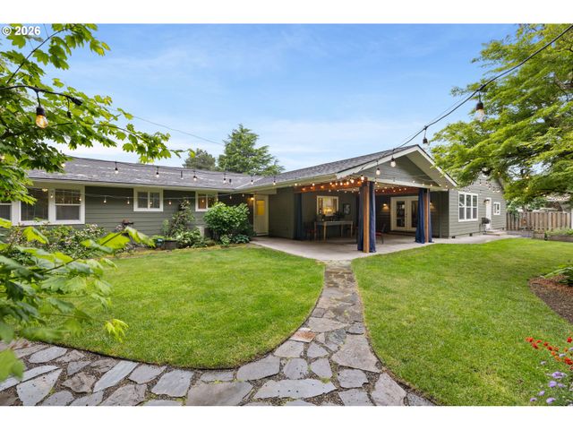 937 Ne Queens Ln, Hillsboro, OR 97124