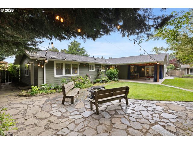 937 Ne Queens Ln, Hillsboro, OR 97124