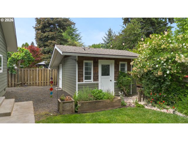 937 Ne Queens Ln, Hillsboro, OR 97124