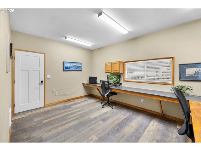 937 Ne Queens Ln, Hillsboro, OR 97124