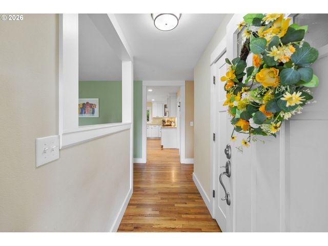 937 Ne Queens Ln, Hillsboro, OR 97124