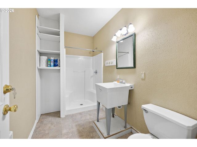 937 Ne Queens Ln, Hillsboro, OR 97124